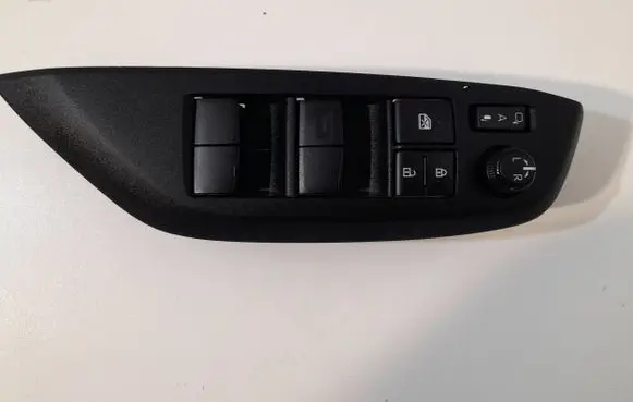 Toyota Yaris Cross Electric window control switch 840400D020