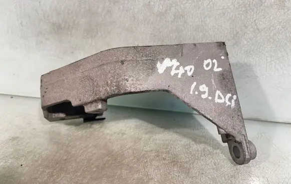 Volvo S40, V40 Engine mounting bracket 8200157461