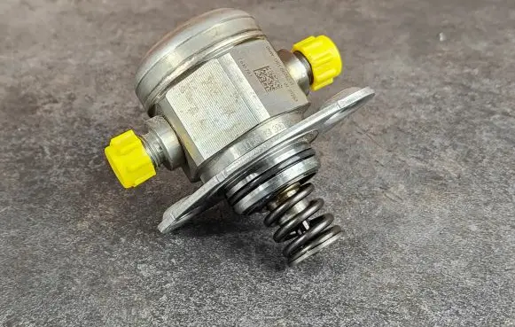 BMW 1 F20 F21 Fuel injection high pressure pump 8604231