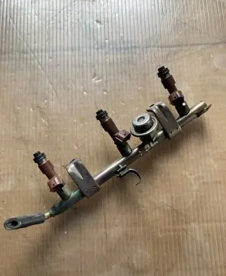 Subaru B9 Tribeca Fuel injectors set 010062606 6EPCK