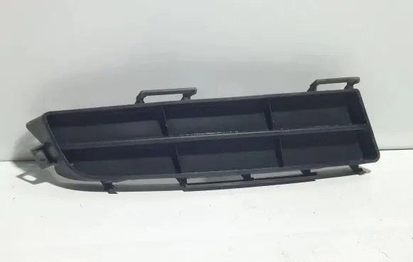 Toyota Avensis Verso Front bumper lower grill 5311244070