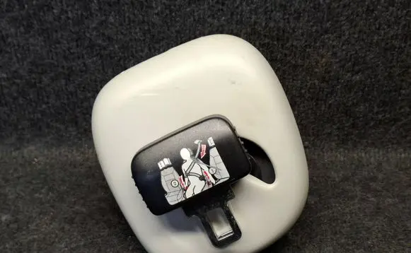 Volkswagen Touran I Third row seat belt 1T0867071