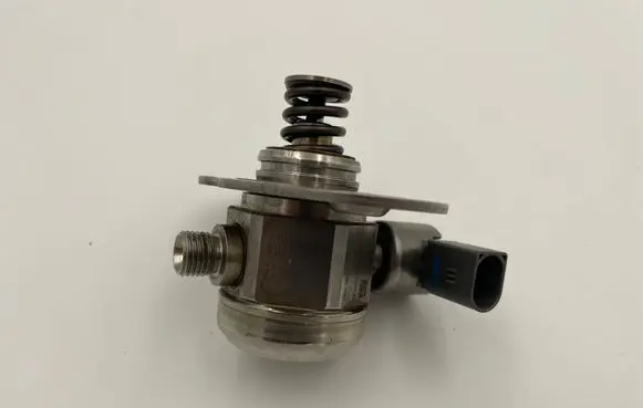 BMW 5 F10 F11 Fuel injection high pressure pump 7599865 0328032 2004398032