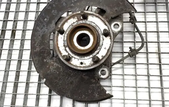 Opel Zafira C Front wheel hub spindle knuckle
