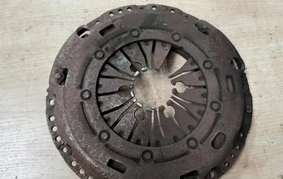 Volkswagen Golf V Pressure plate 