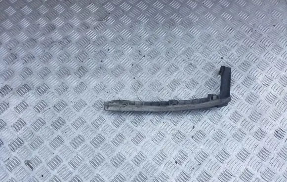 Front bumper mounting bracket