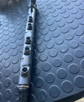 BMW 3 E90 E91 Fuel distributor 780912803 0281002949 15238904