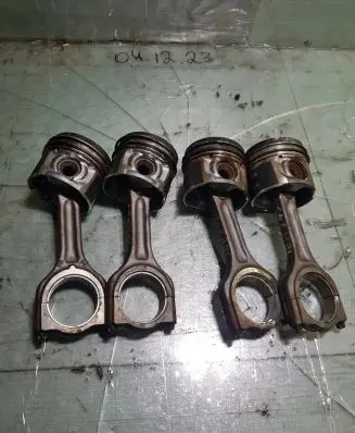 Peugeot 3008 I Piston with connecting rod