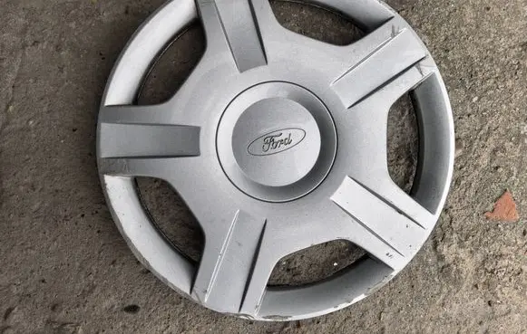 Ford Fiesta R14 wheel hub/cap/trim 2S611130DA