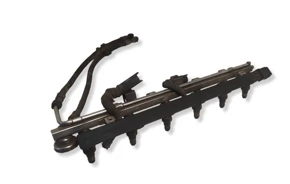 BMW 5 E39 Fuel distributor 1085468