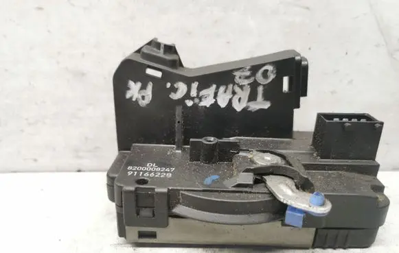 Renault Trafic II (X83) Front door lock 8200008247