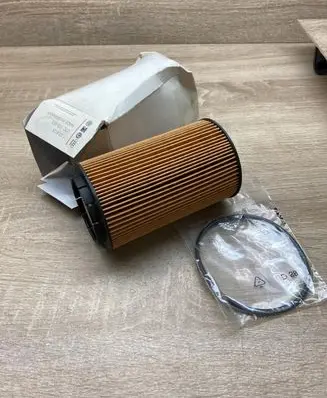 Volkswagen Phaeton Oil filter cover 07C115562