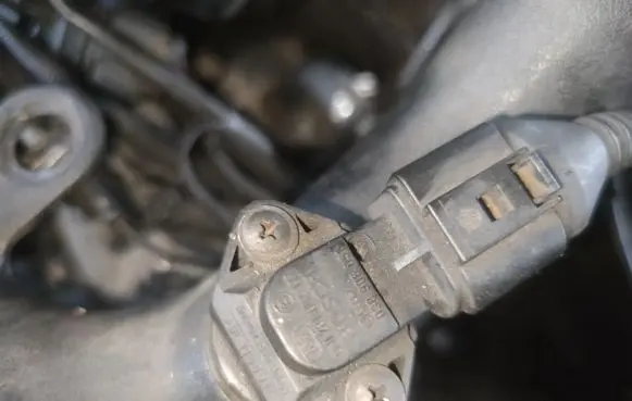 Audi A4 S4 B5 8D Air pressure sensor 0281002177 038906051
