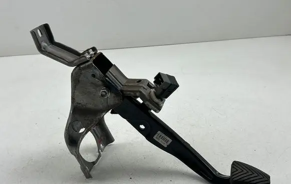 Hyundai i30 Brake pedal 328003X100