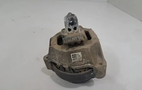 BMW 5 G30 G31 Engine mount bracket 6860511