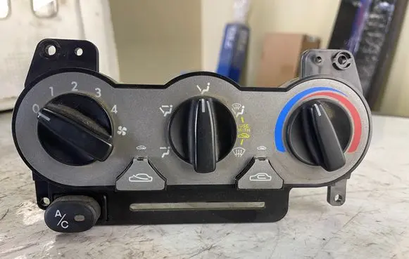 Hyundai Accent Climate control unit