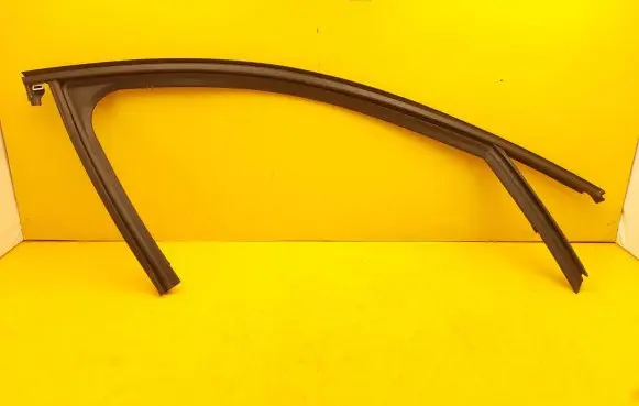 Citroen C4 X Rubber seal front door (on door) 9833078780