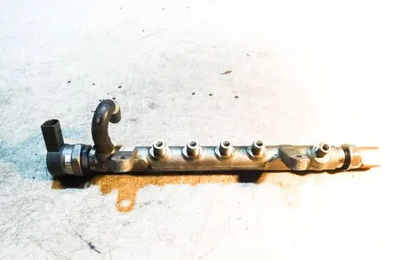 Volkswagen Golf VI Fuel main line pipe 03L089C 057130764H 03L906051