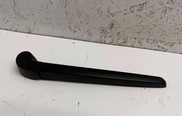 Rear wiper blade arm