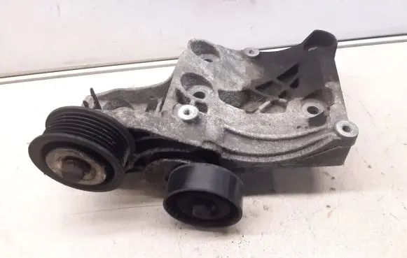 Opel Zafira C A/C compressor mount bracket 55582510 532274354
