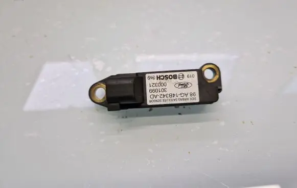 Ford Focus Airbag deployment crash/impact sensor 98AG14B342AD 301099 000321