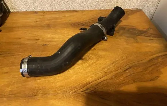 Intercooler hose/pipe