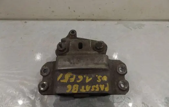 Volkswagen PASSAT B6 Engine mount bracket 3c0199555N