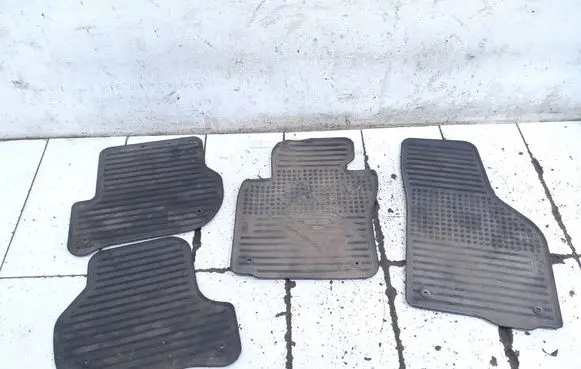Skoda Octavia Mk2 (1Z) Car floor mat set 1Z1862436 1Z1863435 1Z1862451