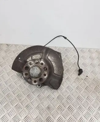 Mercedes-Benz CLS C218 X218 Front wheel hub spindle knuckle