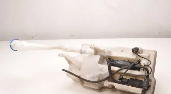 Volvo XC60 Windshield washer fluid reservoir/tank 30753424
