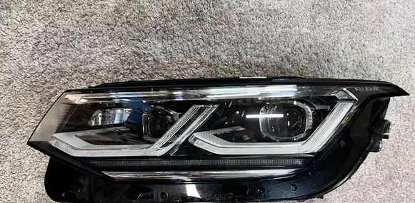 Volkswagen Tiguan Headlight/headlamp 030111923300 5NB941081C