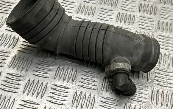 Audi A4 S4 B6 8E 8H Intercooler pipe mounting bracket