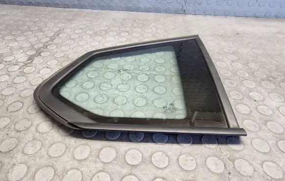 BMW X3 F25 Rear side window 7205624