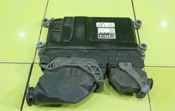 Mazda 3 II Engine control unit/module P51K18881A