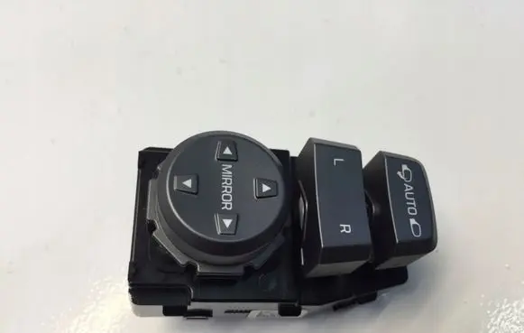 Wing mirror switch