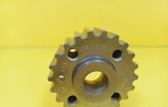 Volkswagen Golf V Crankshaft pulley 038105263H