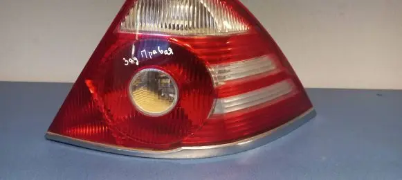Ford Mondeo Mk III Rear/tail lights 1S7113404A