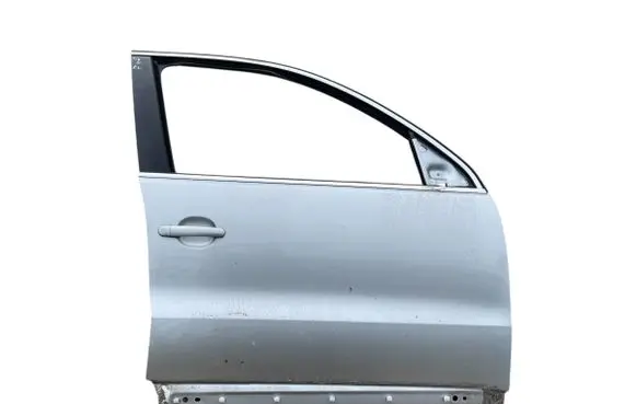Volkswagen Tiguan Front door