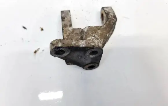KIA Carnival Engine mounting bracket