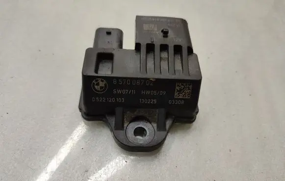 BMW 5 F10 F11 Glow plug pre-heat relay 8570087