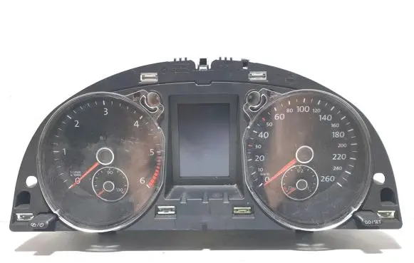 Volkswagen PASSAT B7 Speedometer (instrument cluster) 3AA920871A