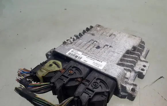 Ford Focus Engine control unit/module BV6112A650SF S180133006F SID807EV0