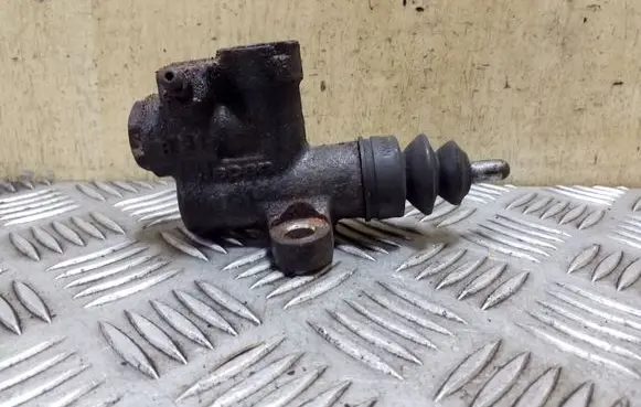Subaru Legacy Clutch slave cylinder 
