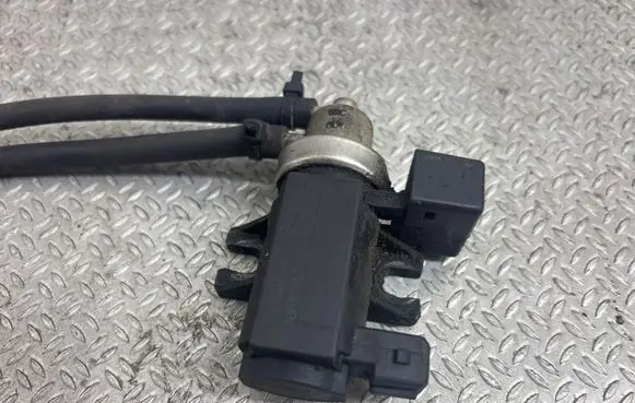 Volvo V70 Turbo solenoid valve 72190329 30637251 11T012