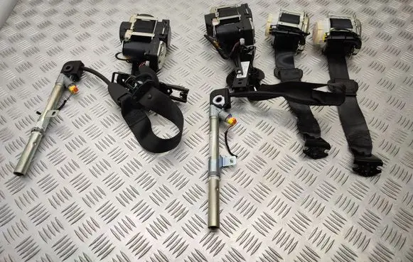Volkswagen Taigo Set of seat belts 