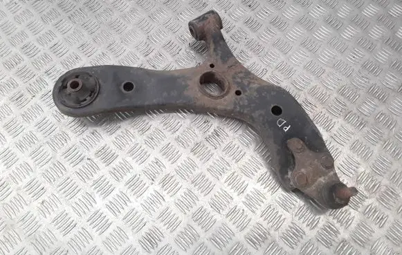 Toyota Avensis T270 Front lower control arm/wishbone
