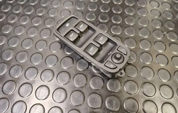 Volvo S60 Electric window control switch 31334346