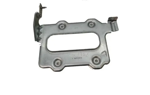 Chrysler Pacifica Sound amplifier holder/bracket 68257567AB P68257567AB