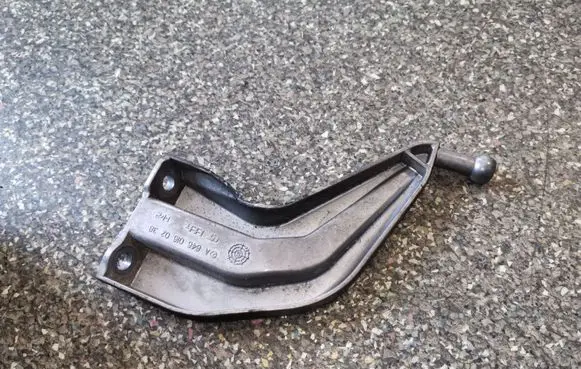 Mercedes-Benz C W204 Engine mounting bracket A6460160238
