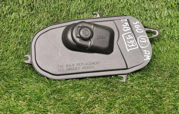 Volvo S60 Headlight/headlamp dust cover 89502329